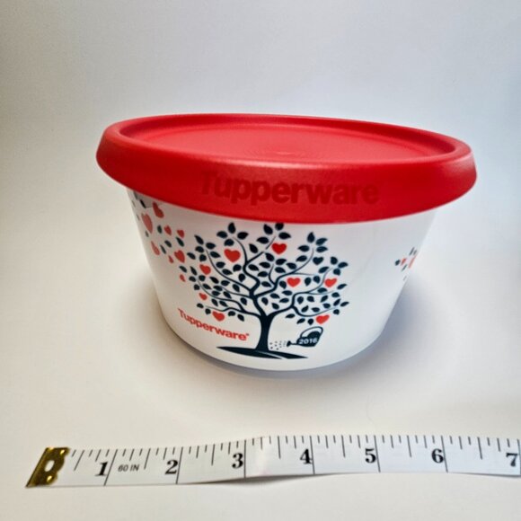 Tupperware Tree of Hearts 1.4L - Picture 1 of 4
